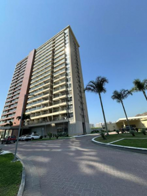 Flat com cozinha e garagem Riocentro projac